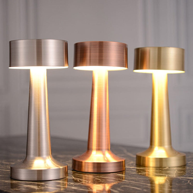 Luminária de Mesa LED Recarregável Modelo Retrô